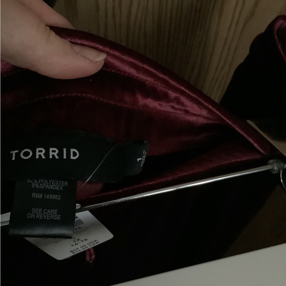 Torrid Zinfandel velvet tie front taper elastic waist, ribbed cuffs, pull on 1X - Picture 5 of 5